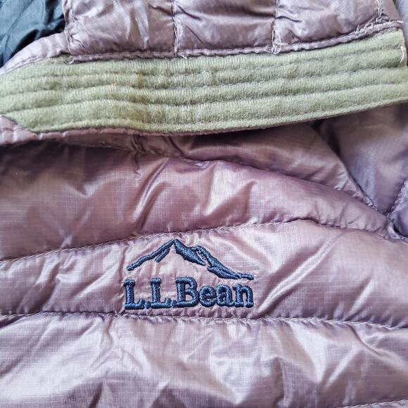 L.L.Bean Jacket Womens Medium Purple Ultralight 850 Down Hooded Puffer DownTek - Picture 4 of 13